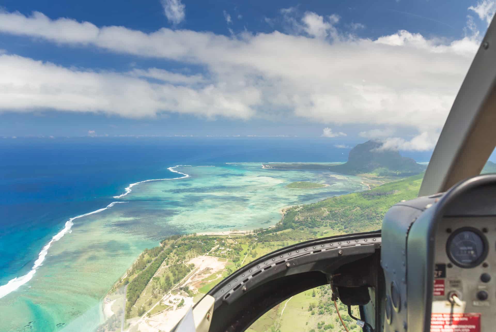 vol en helicoptere au dessus du morne