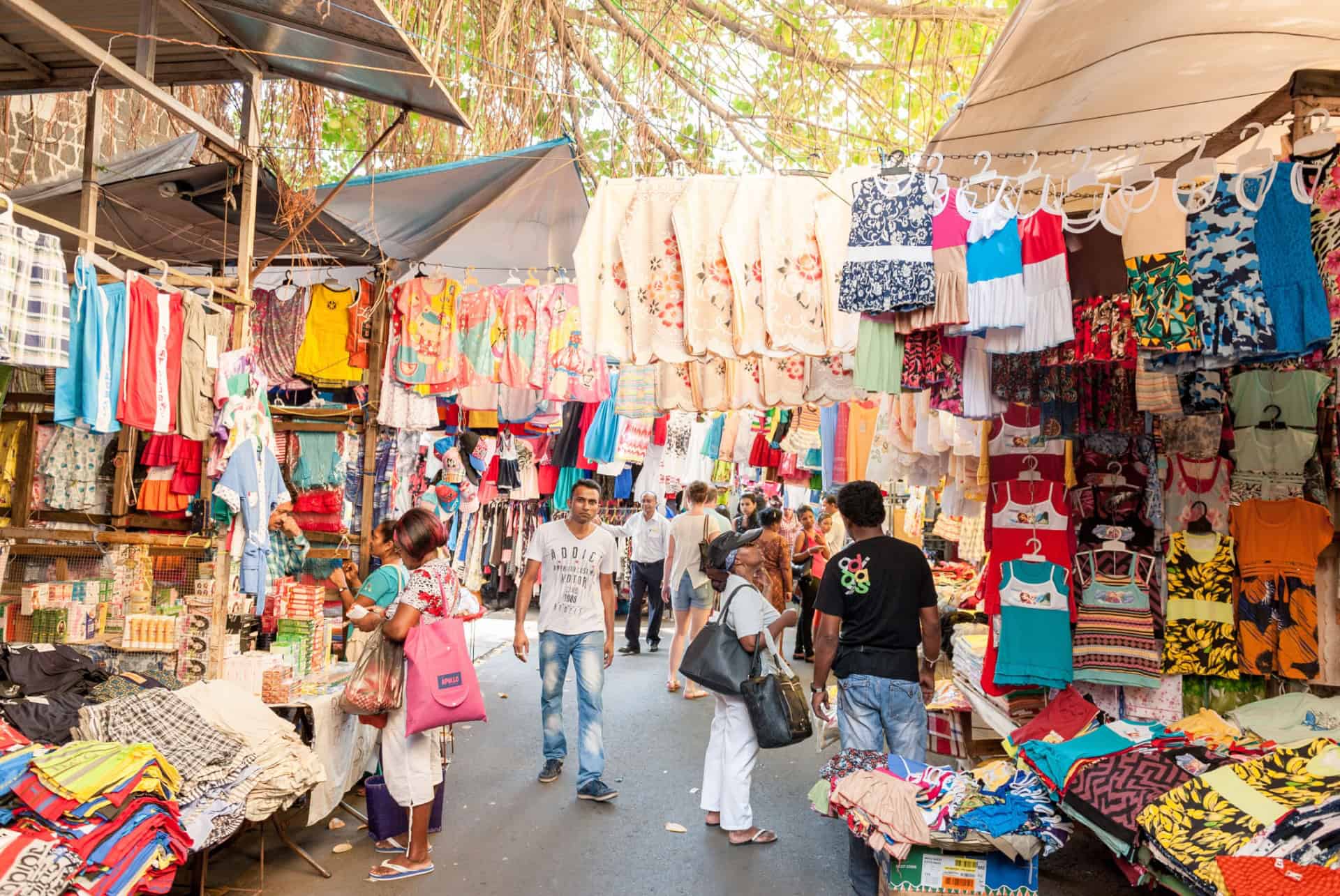 vetements marche de port louis