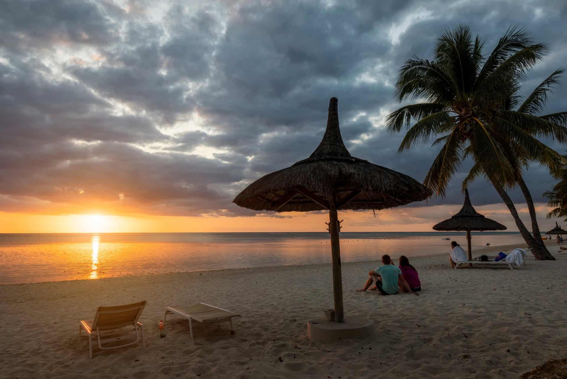 coucher de soleil plage flic en flac