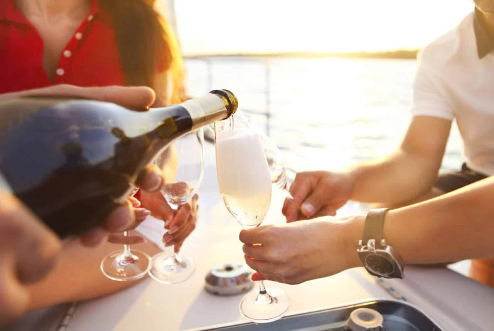 Dîner barbecue sur un catamaran et courte excursion au coucher du soleil 
