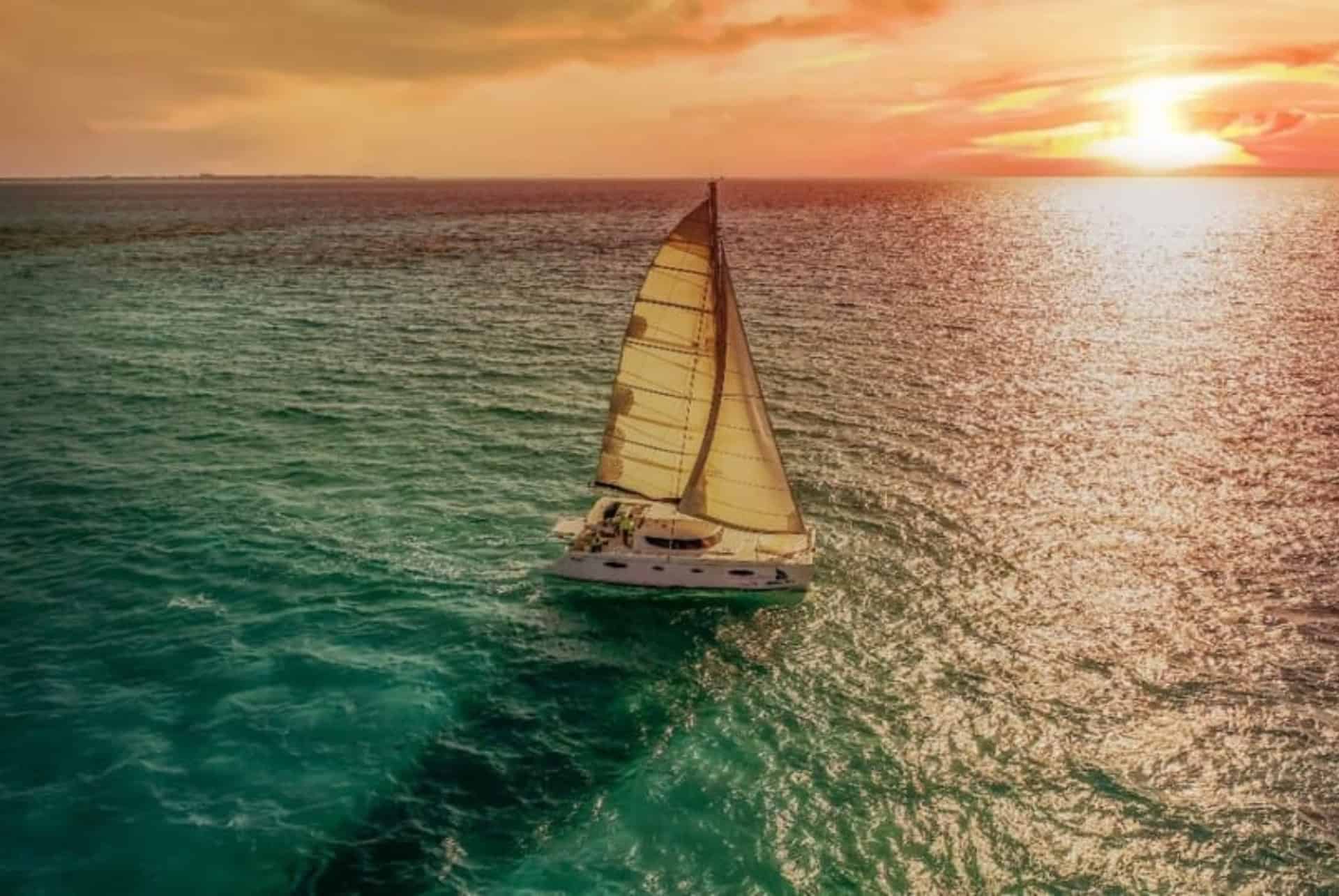 Dîner barbecue sur un catamaran et courte excursion au coucher du soleil