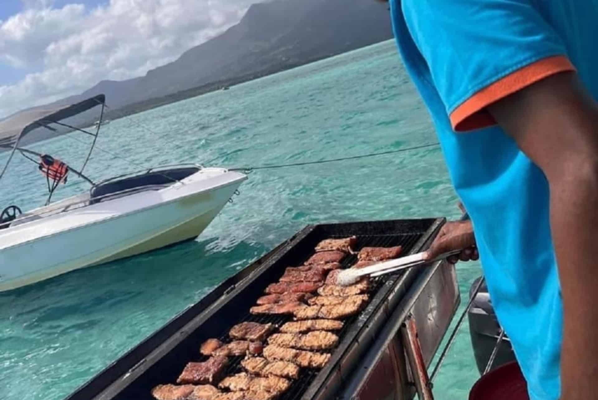 Excursion en catamaran avec observation des dauphins et déjeuner